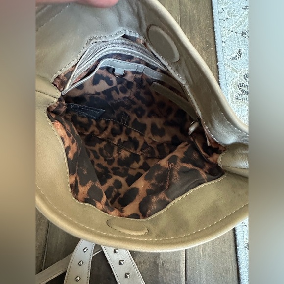 B. MAKOWSKY Tan Pebbled Leather / Studded Crossbody Shoulder
Handbag - Picture 4 of 10